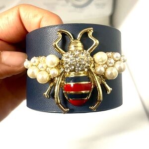 Bee Cuff bracelet with a stunning design navy!